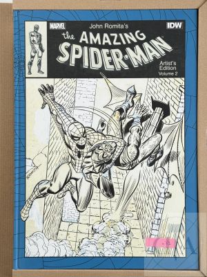 Romita / Spider-Man. Album Xxl "Artist Edition" T2 Qui Contient Un Dessin Original Réalisé À La Mine de Plomb. Edition de 2013 Limitée À 125 Ex Et Signée Par Les 3 Auteurs Historiques ! Etat Neuf. Coffret D’origine Inclus. Superbe Pièce de Collection. | Lot 690 : Romita / Spider-Man. Album XXL "Artist Edition" T2 qui contient un… | Dagoty