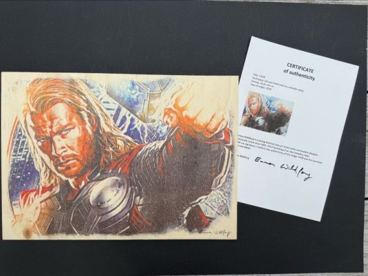 Emma Wildfang - 1 Original drawing - Thor - Ink and Chark Coal on a Wooden Plate (incl. Certificate) - 2018 | Catawiki