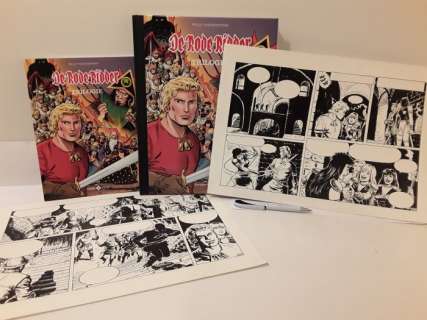 Claus Scholz - 2 Albums + Originele Pagina + Ex-Libris | De Rode Ridder - Trilogie - Luxe groot formaat hc + Originele pagina De Drietand. (p.20A+20B) - bevat: De Klauw / De Drietand / Inferno + extra softcover - EO - (2016) | Catawiki