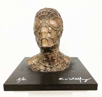 Emma Wildfang - SPIDER MAN 5/50 - bronzed - The sculpture on a bronzed wooden plate has a weight of 2000g (2020) | Catawiki