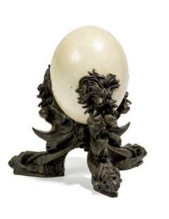 André Lassen (Né En 1949) | André LASSEN Oeuf d’autruche. Support ouvragé en bronze Ã  patine brune | Tessier Sarrou