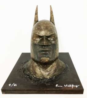 Emma Wildfang - BATMAN SCULPTURE  bronzed - La sculpture sur une plaque de bois bronzée pèse 2075g | Catawiki