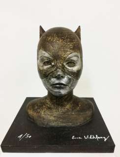 Emma Wildfang - CATWOMAN  bronzed - La sculpture sur une plaque en bois bronzée pèse 1165g | Catawiki