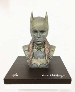 Emma Wildfang - Batgirl bronzed  1/50 - La sculpture sur une plaque de bois pèse 1420g | Catawiki