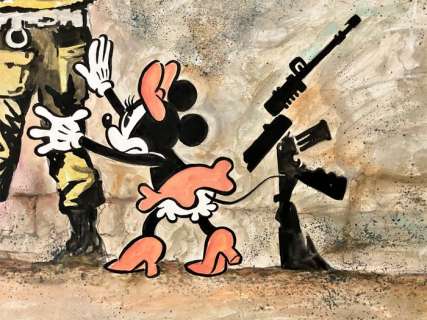 Tony Fernandez - Disney Artist | Minnie Inspired By Banksy’s "Girl Frisking Soldier" - Original Painting - Tony Fernandez - 65 x 50 cm | Catawiki