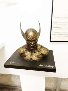 Emma Wildfang - WOLVERINE bronzed - La sculpture sur une plaque en bois bronzée pèse 1500g | Catawiki