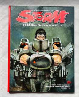 Romano Molenaar, Jorg de Vos | Storm 24 - De bronnen van Marduk, tekenaar Romano Molenaar met originele fantekening/dédicace - Cartonné - EO | Catawiki