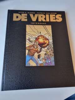 Patrick Van Oppen | De Vries - De Vries integraal - Luxe met tekening - Cartonné - EO - (2017) | Catawiki